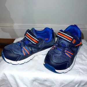Toddler 8 Made 2 Play Stride Rite sneakers